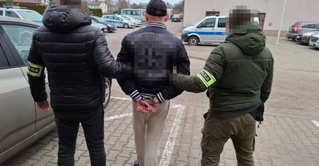 Blisko 1500 porcji narkotyków, ukryte w domu pod parapetem i w łazience. Klefedron w posiadaniu 36-latka