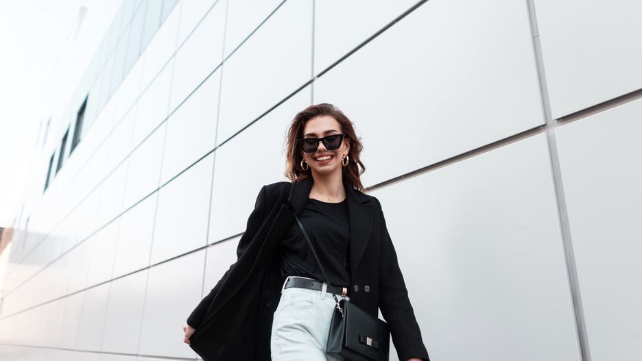 Płaszcz, który za rok też będzie na czasie? Czarny, najlepiej o klasycznym kroju