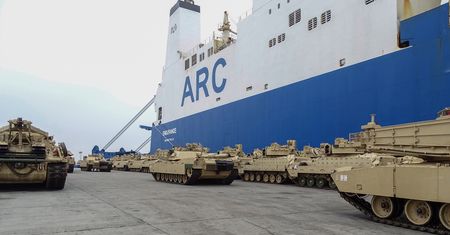 Tony amerykańskiego sprzętu płyną do Europy. Duże manewry NATO