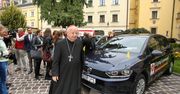 Oto auta dostojników Kościoła. Spójrzcie, czym przyjechali