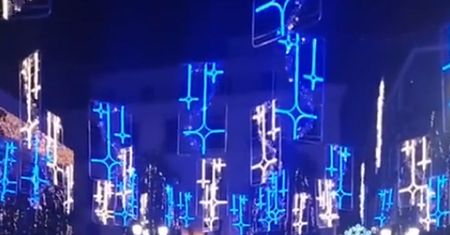 Dekoracje świąteczne z podtekstem? Setki ludzi wyszły na ulice