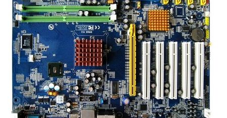 Atom w pełnowymiarowej płycie ATX