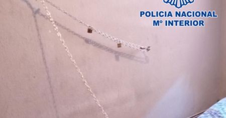Hiszpania. Dzieci przykuły ojca łańcuchem do ściany