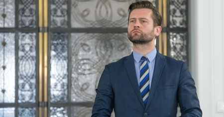 Nowe obostrzenia. Kamil Bortniczuk: podstawa prawna wprowadzenia godziny policyjnej jest "wątpliwa"