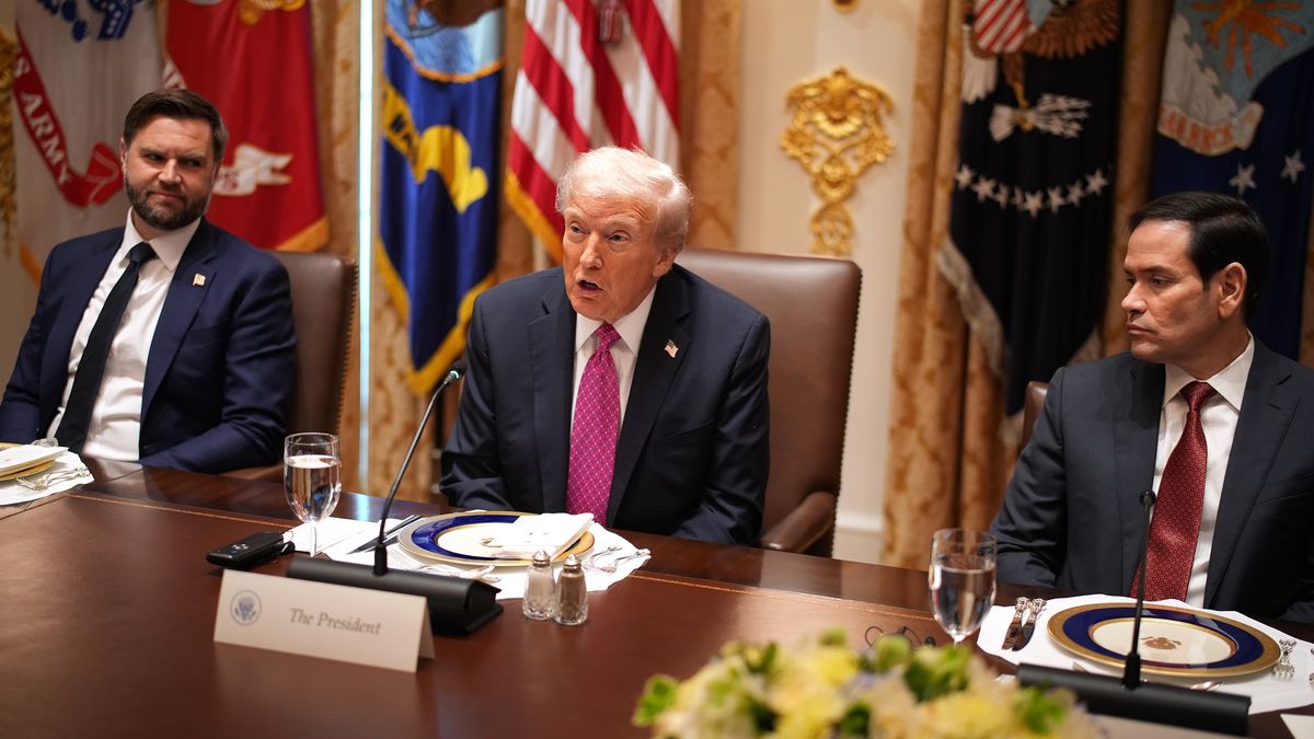 WASHINGTON, DC - OCTOBER 17: U.S. Vice President JD Vance (L) and U.S. Secretary of State Marco Rubio (R) look on as U.S. President Donald Trump speaks during a lunch meeting with Ukrainian President Volodymyr Zelensky at the White House on October 17, 2025, in Washington, DC. President Trump, fresh off a ceasefire agreement between Israel and Hamas, is hosting President Zelensky for a bilateral lunch in the Cabinet Room in hopes of advancing a peace deal between Russia and Ukraine. (Photo by Andrew Harnik/Getty Images)