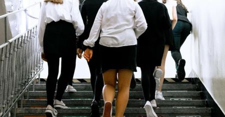 Zdradza prośby uczennic na mikołajki. Jest załamana