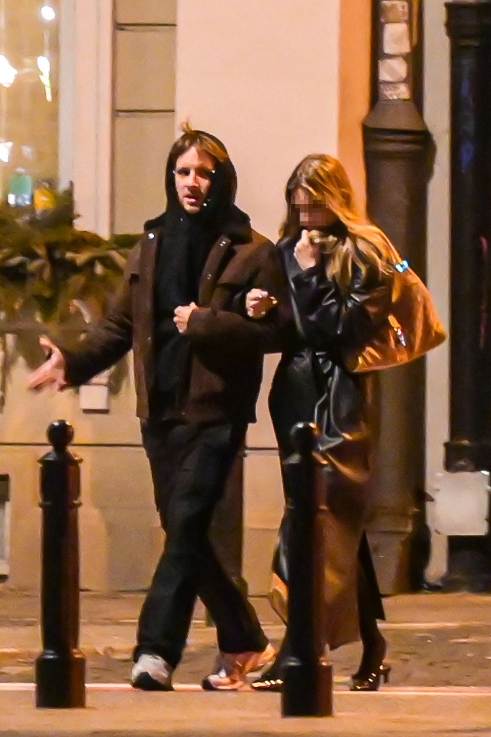 Maciej Musiał wywija w klubie z tajemniczą towarzyszką