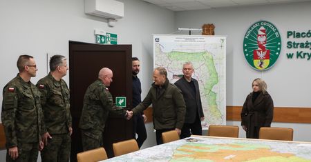 Premier Tusk na granicy. Mówi o "brudnym biznesie"