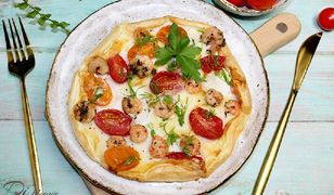 Omlet z samych białek z krewetkami i pomidorkami koktajlowymi 