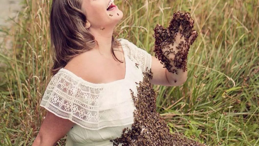 W 2018 roku zrobiła zdjęcie w ciąży z pszczołami. Co dziś u niej słychać?