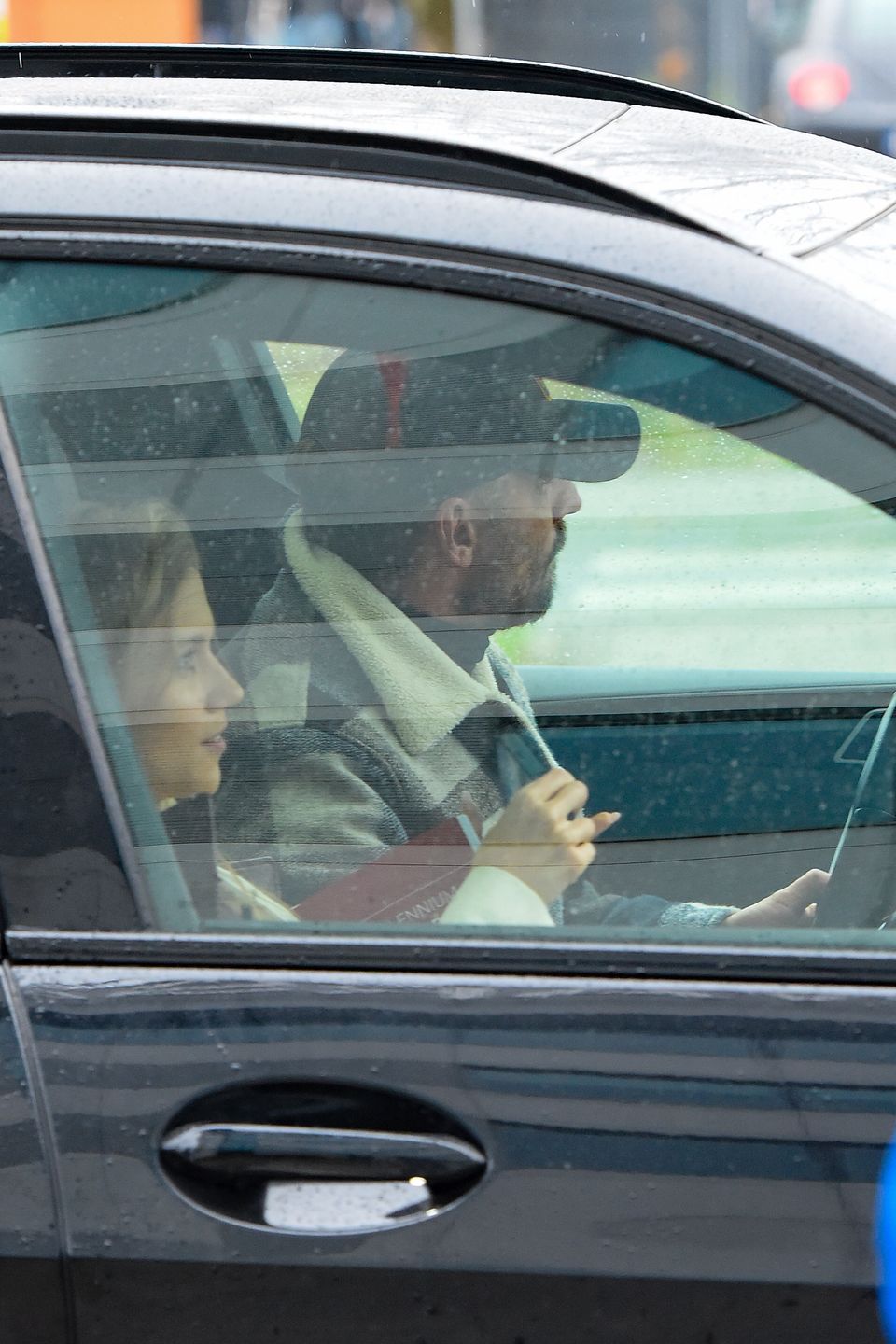 Marcin Rogacewicz odbiera Agnieszkę Kaczorowską z sądu