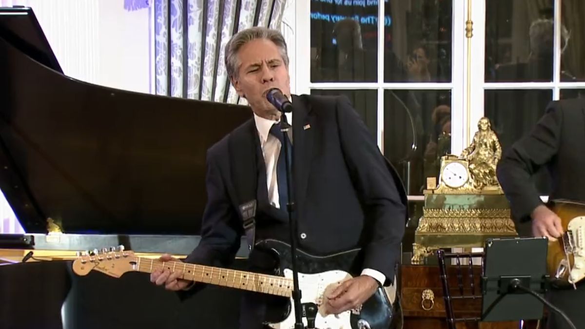 Śpiewający Anthony Blinken.