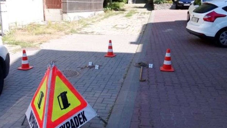 Kierowca nie zauważył leżącego na drodze mężczyzny