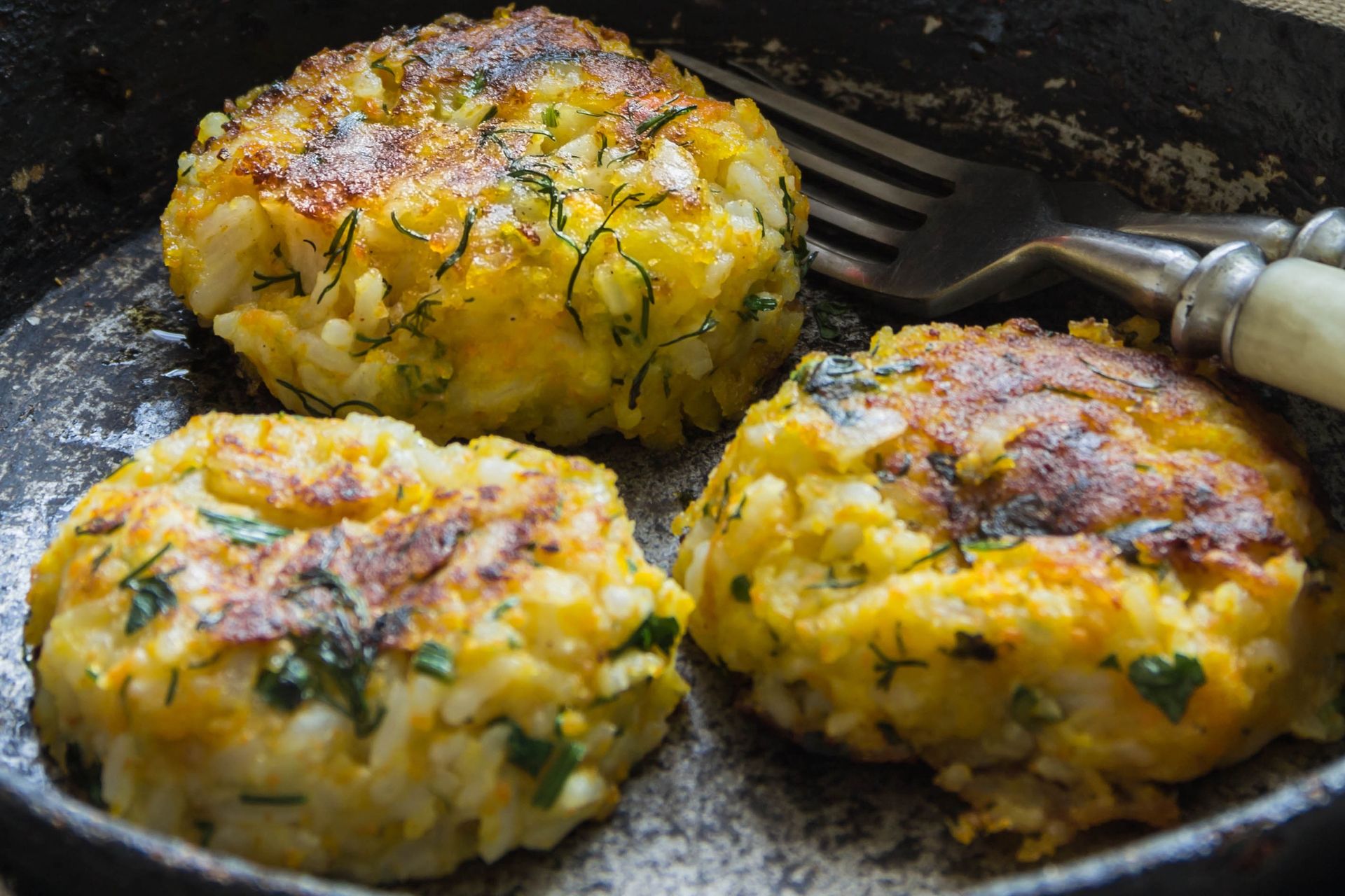 W lodówce zostały jeszcze jajka na twardo? gwałtownie wyczarujesz z nich obiad dla całej rodziny