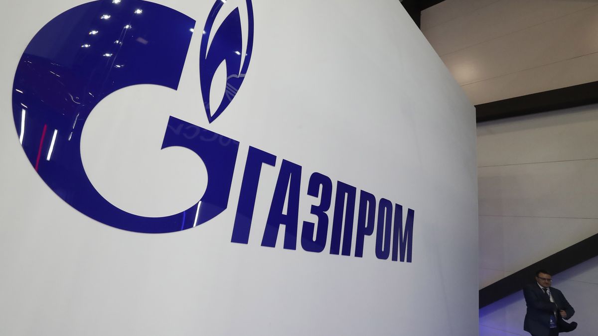 Na zdjęciu logo Gazpromu w jednej z siedzib firmy
