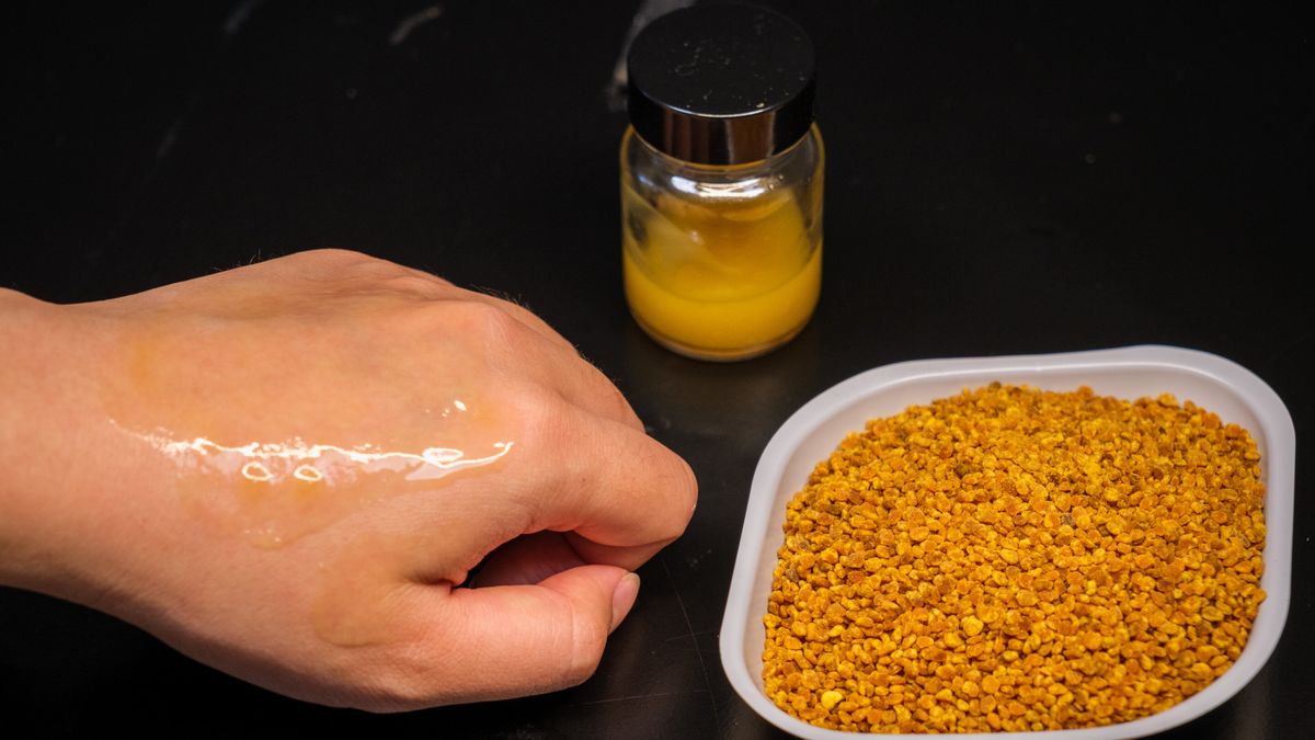 Pyłek z kwiatów ochroni skórę i rafy koralowe