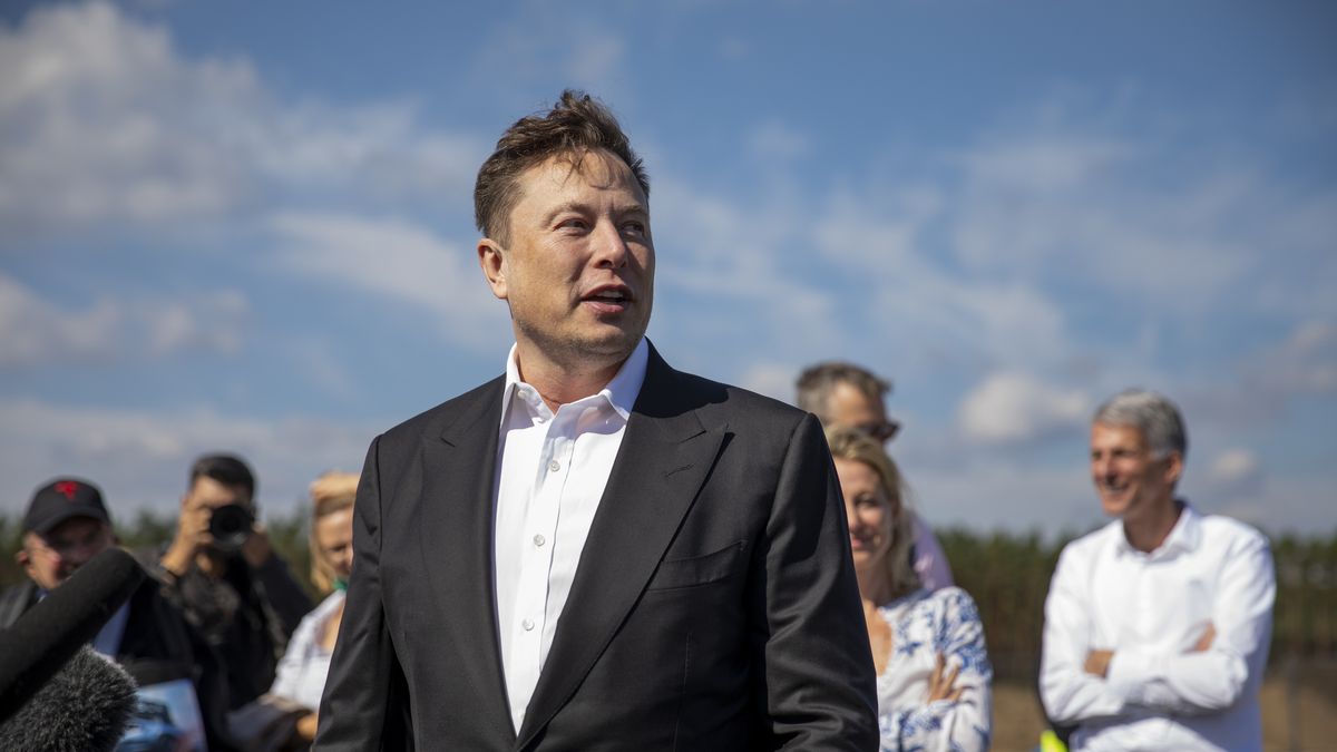 FUERSTENWALDE, GERMANY - SEPTEMBER 03: Tesla head Elon Musk talks to the press as he arrives to to have a look at the construction site of the new Tesla Gigafactory near Berlin on September 03, 2020 near Gruenheide, Germany. Musk is currently in Germany where he met with vaccine maker CureVac on Tuesday, with which Tesla has a cooperation to build devices for producing RNA vaccines, as well as German Economy Minister Peter Altmaier yesterday. (Photo by Maja Hitij/Getty Images)