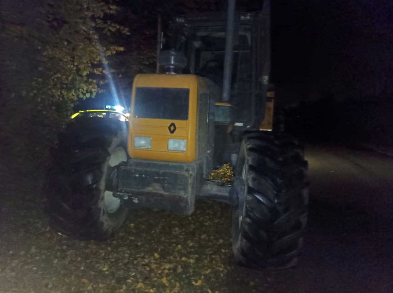 Traktorem na dyskotekę. Nastolatkowie podwędzili go dziadkowi