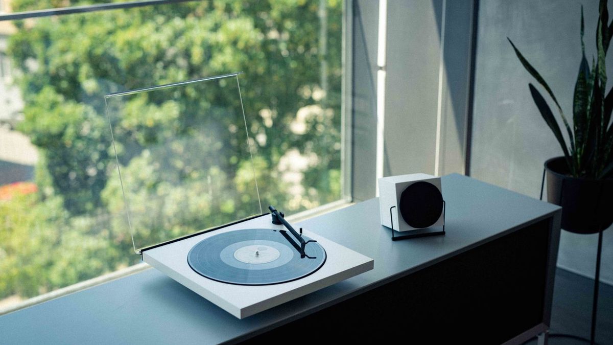 Minimalistyczny gramofon dla wielbicieli dobrego brzmienia i jeszcze lepszego wzornictwa 1