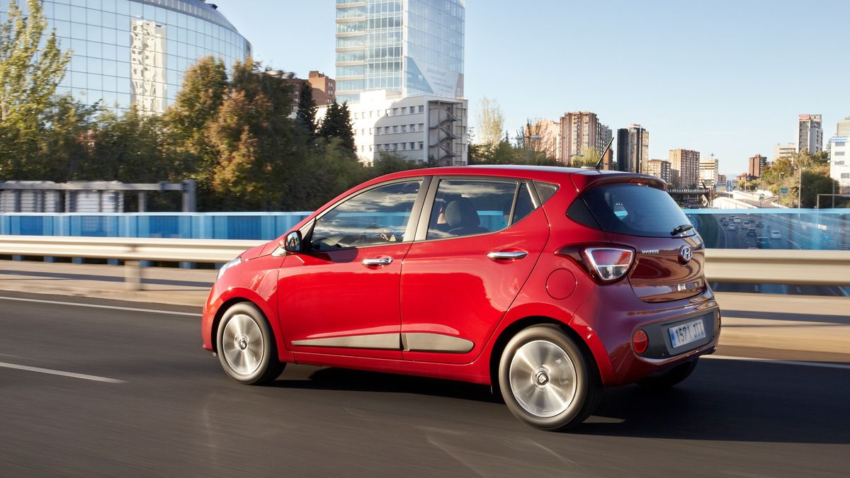 Ładny, dobrze wyposażony, w każdym obszarze przynajmniej dobry - stąd duża popularność u osób prywatnych.