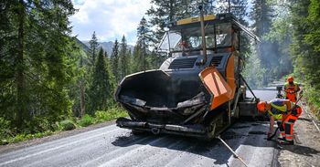 Zakopane: Wyścig z czasem w Tatrach. Trwa remont drogi do Morskiego Oka