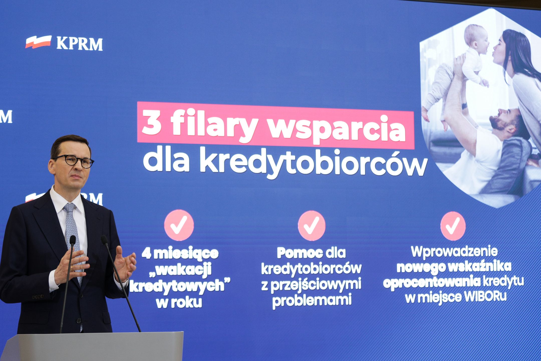 Warszawa 26.04.2022. Konferencja premiera po posiedzeniu rzaduposwiecona tzw. Putinflacji i pomocy dla kredytobiorcow. N/z Mateusz Morawiecki.