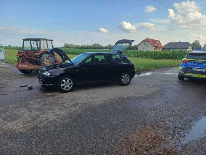 Nowy Sielec: Traktorzysta wymusił pierwszeństwo. Kobieta w szpitalu