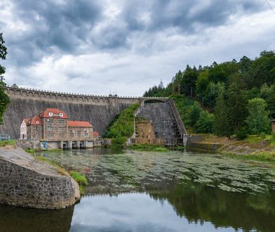 Zapora w Pilchowicach pęka. Lokalne władze i zarządcy zapory uspokajają