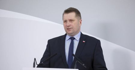 Polska szczepionka przeciw COVID-19 bez pieniędzy. Czarnek zaoferował pomoc