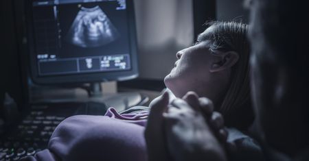 Szczepienia przeciw COVID-19 w ciąży. Przebadano 1,25 mln matek