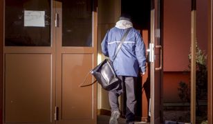 Listonosz przyszedł z emeryturą. Sąsiadka: nie oddam, bo potrzebuję