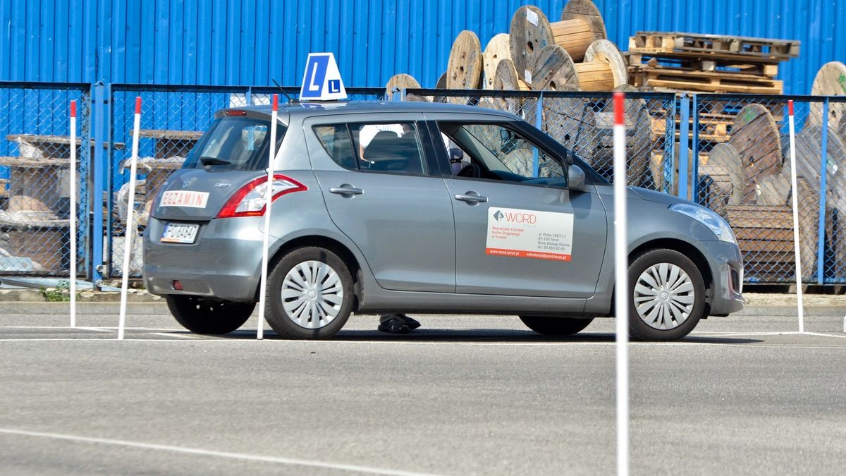 Kurs na prawo jazdy kat. B coraz częściej odbywa się samochodami z automatyczną skrzynią biegów. Tak też kursanci zdają egzaminy.