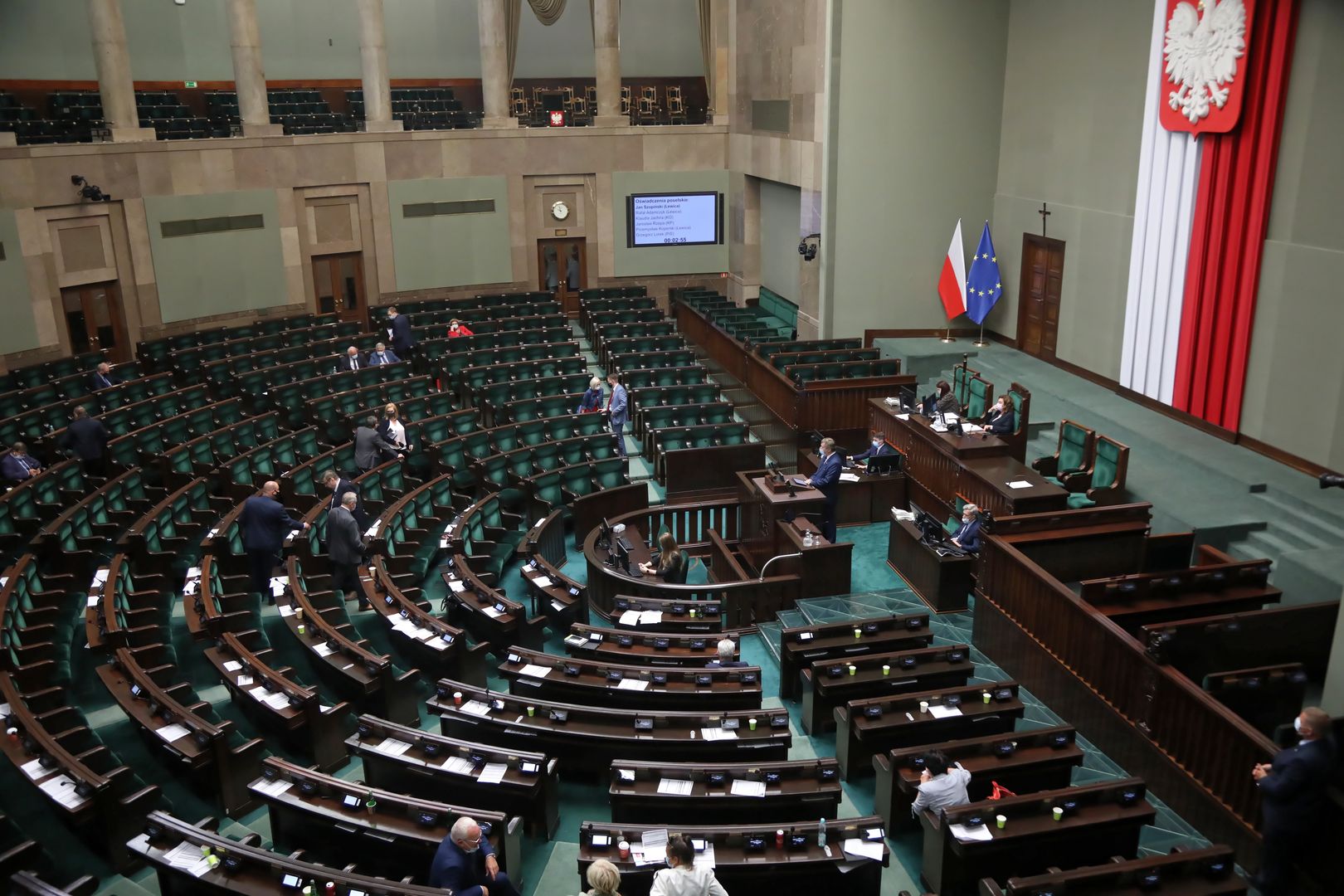 Nowy sondaż: PiS ucieka partii Tuska, fatalny wynik Hołowni