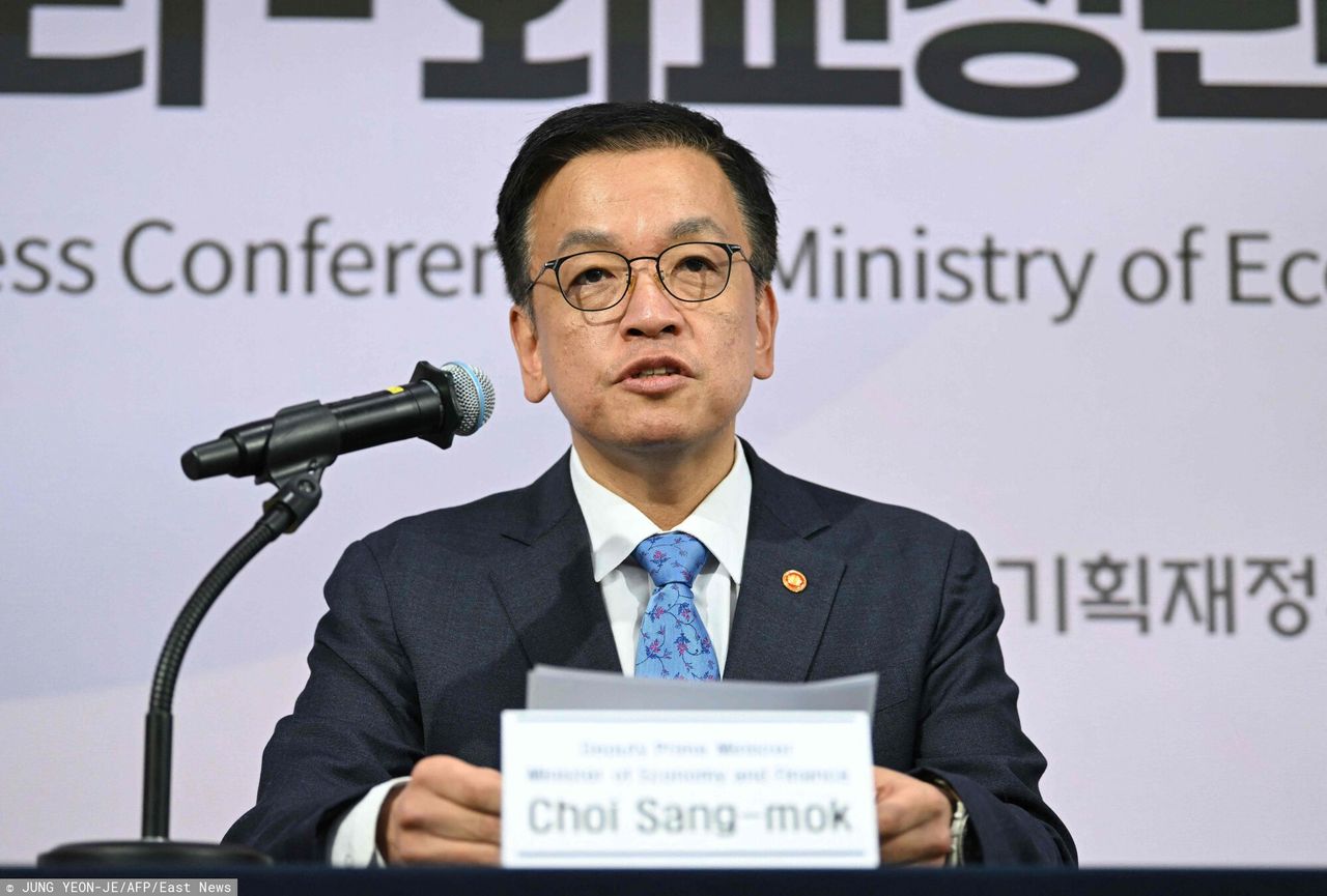 South Korea's leadership in turmoil: Finance minister steps in