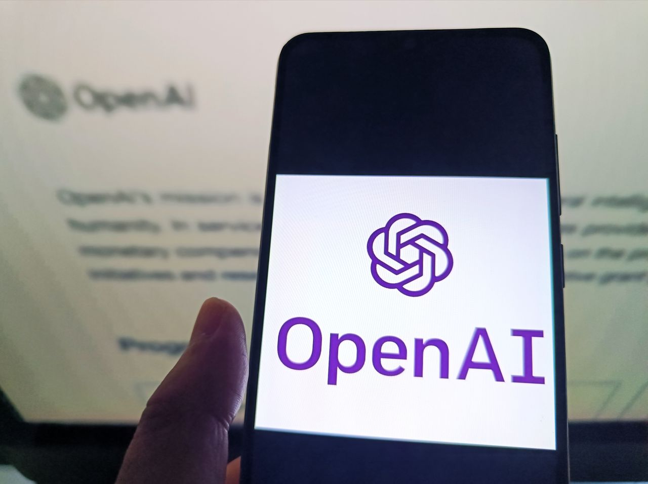 Analityk finansowy groził ex-partnerce. Wpadł przez ChatGPT. Reakcja OpenAI