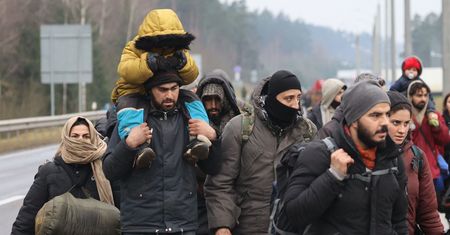 Migranci słyszą od białoruskich służb: "Albo rzucacie kamieniami, albo zabieramy wam dzieci"