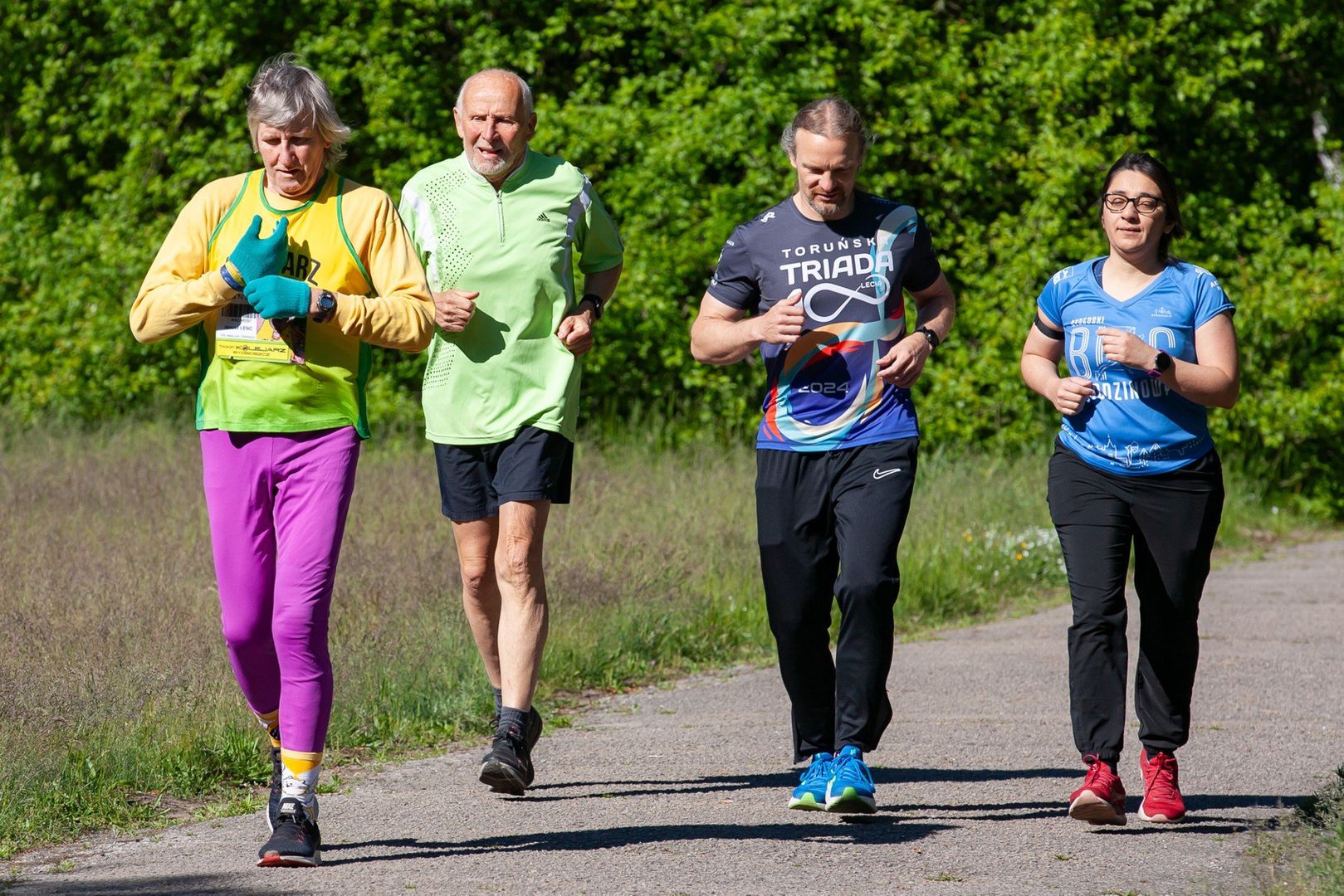 Edycja Parkrun Bydgoszcz z 24 maja odbyła się przy pięknej słonecznej pogodzie i temperaturze 13-14 stopni. Warunki do biegania były zatem idealne. 