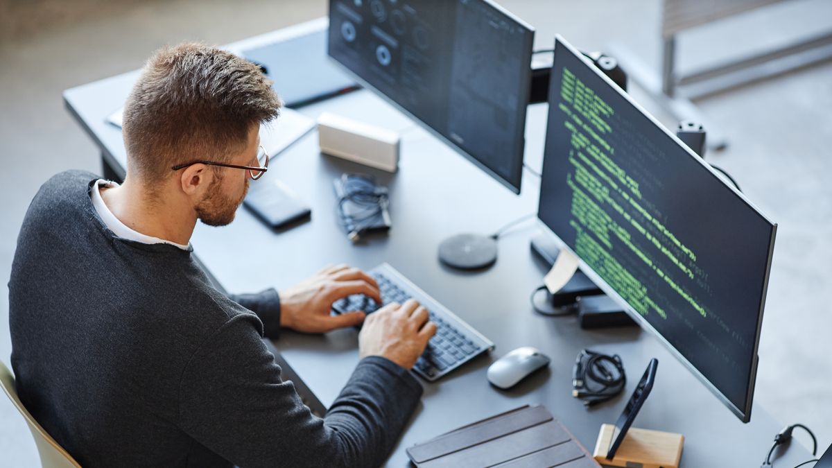 Programista; informatyk; inżynier IT; branża IT