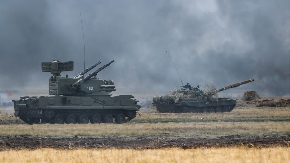 ORENBURG REGION, RUSSIA  SEPTEMBER 20, 2019: A Tunguska-M air defence missile system and a T-72 tank take part in the Tsentr-2019 (Centre 2019) military exercise, at the Donguz training ground. Gavriil Grigorov/TASS (Photo by Gavriil Grigorov\TASS via Getty Images)