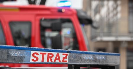 Kłęby dymu pod Warszawą. Zapalił się zbiornik z paliwem