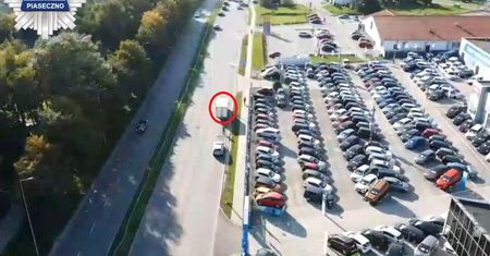 Piaseczno. Raz, dwa trzy - dron patrzy. Drogówka dozoruje ulice z powietrza