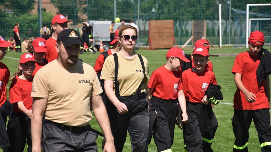 Zawody sportowo-pożarnicze w Książu Wielkopolskim. Na miejscowym stadionie rywalizowali strażacy ochotnicy z siedmiu jednostek