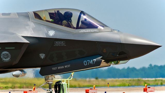 Pierwszy F-35 Lightning II gotowy do akcji! [galeria] 15