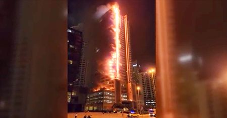 Gigantyczny pożar w centrum Dubaju. Cały wieżowiec w ogniu