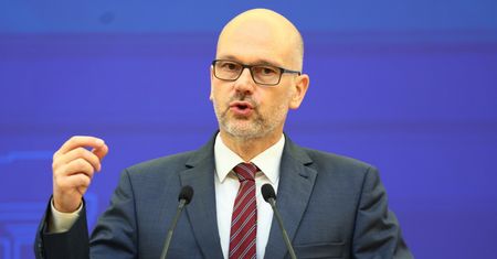 Polska płaci miliony zł odszkodowań. Minister wywołuje prezydenta