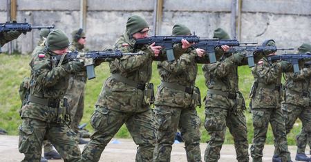 6,3 tys. zł za cztery tygodnie. Jak dorobić na wojsku? Oto terminy