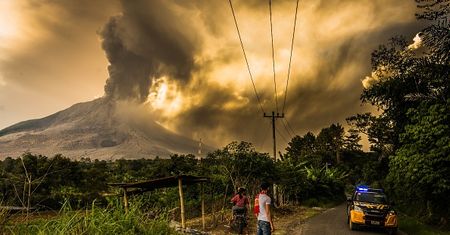 Sumatra. Kolejna erupcja wulkanu Sinabung. Słup popiołu sięgał ponad 5 km