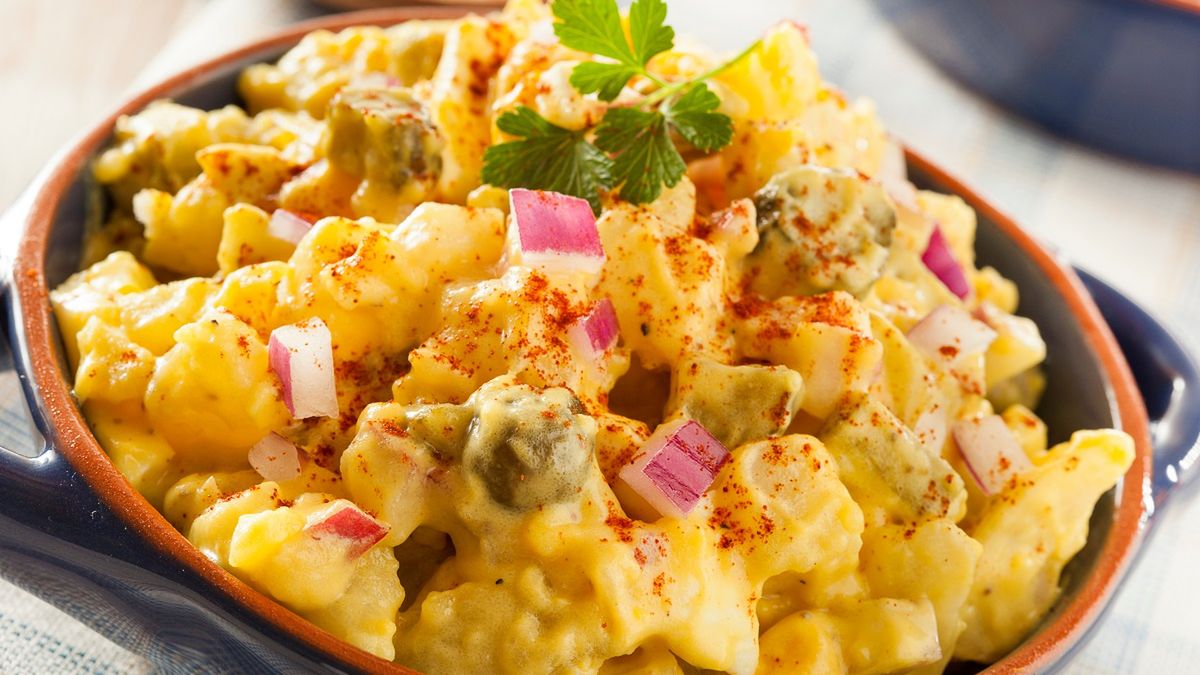 Teściowa na Wielkanoc serwuje sałatkę z szynką. Nawet jarzynowa nie jest tak smaczna