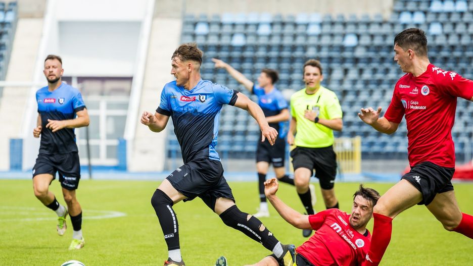 W ostatnim meczu przed startem Betclic 3. Ligi Zawisza Bydgoszcz pokonał 4:1 Chemika Bydgoszcz. 