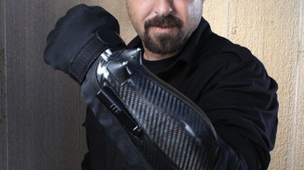 Opancerzona elektrorękawica do walki ze złem! 1